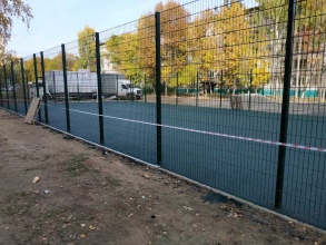 Забор на спортивную площадку 40 метров фото в Черустях
