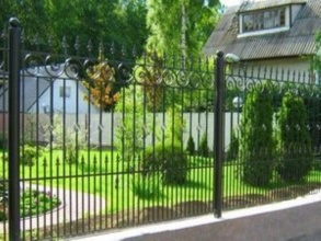 Кованые заборы на ленточном фундаменте 80 метров фото в Черустях