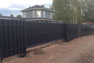 Забор из евроштакетника с бетонированием столбов 80 метров фото в Черустях